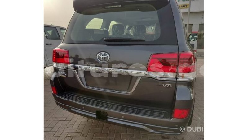 Big with watermark toyota land cruiser estuaire import dubai 4450