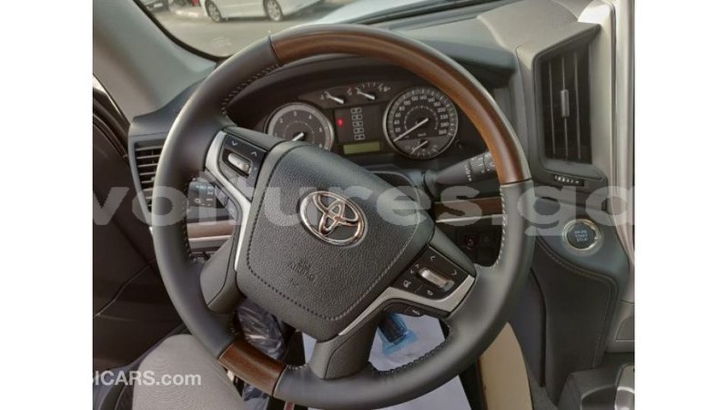 Big with watermark toyota land cruiser estuaire import dubai 4450