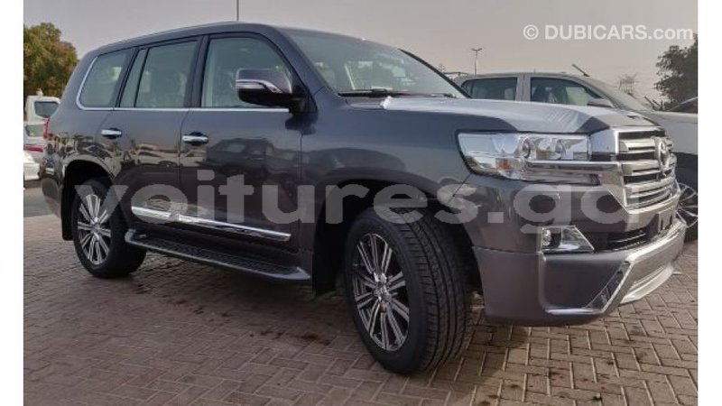 Big with watermark toyota land cruiser estuaire import dubai 4450