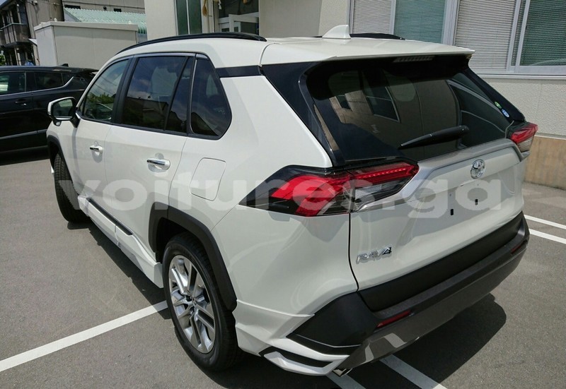 Big with watermark toyota rav4 estuaire libreville 4454