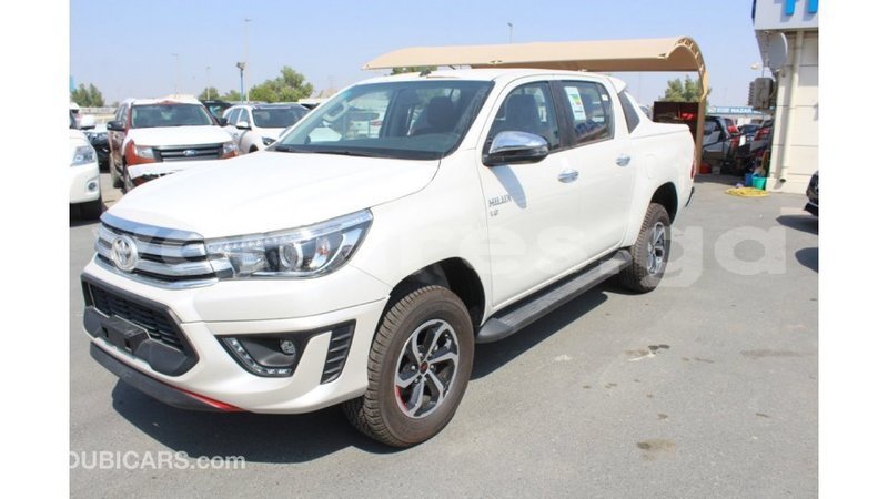 Big with watermark toyota hilux estuaire import dubai 4460