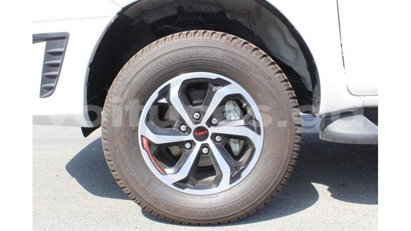 Big with watermark toyota hilux estuaire import dubai 4460