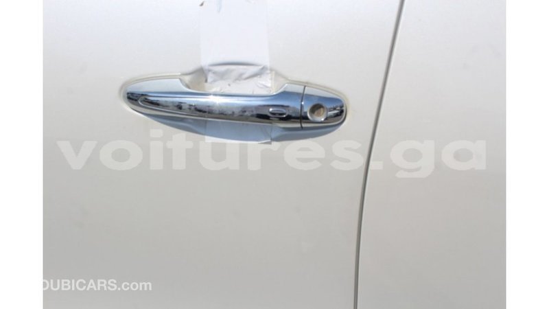 Big with watermark toyota hilux estuaire import dubai 4460