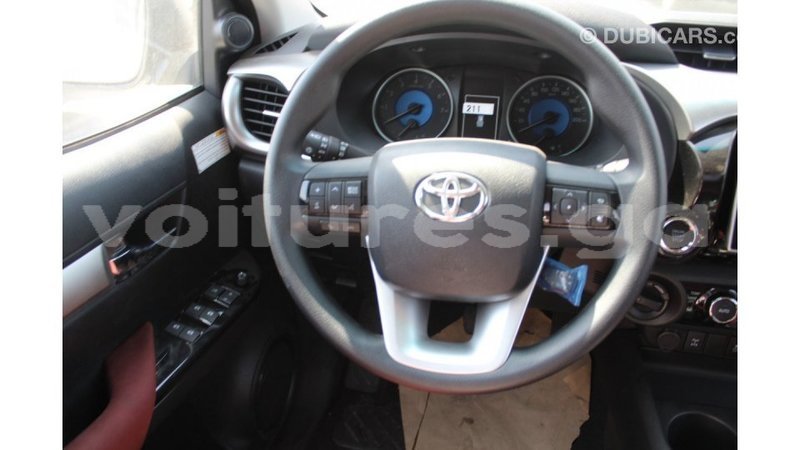 Big with watermark toyota hilux estuaire import dubai 4460