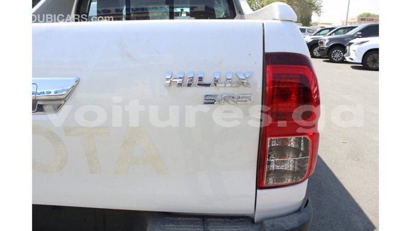 Big with watermark toyota hilux estuaire import dubai 4460