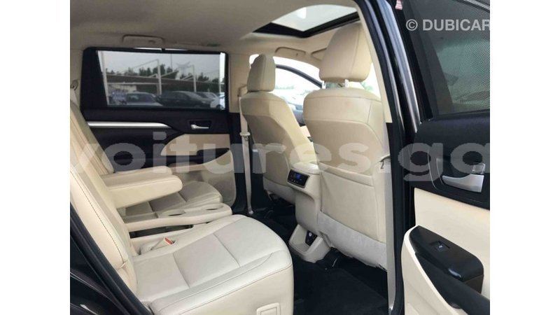 Big with watermark toyota highlander estuaire import dubai 4461