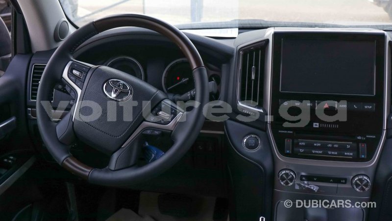 Big with watermark toyota land cruiser estuaire import dubai 4462