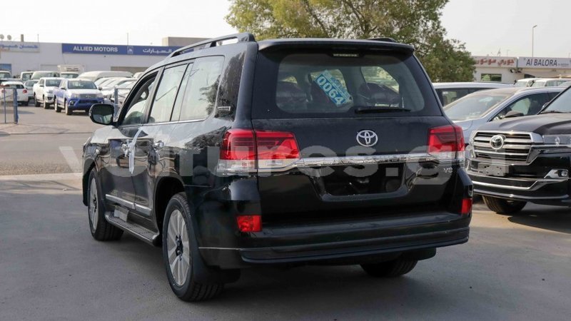 Big with watermark toyota land cruiser estuaire import dubai 4462