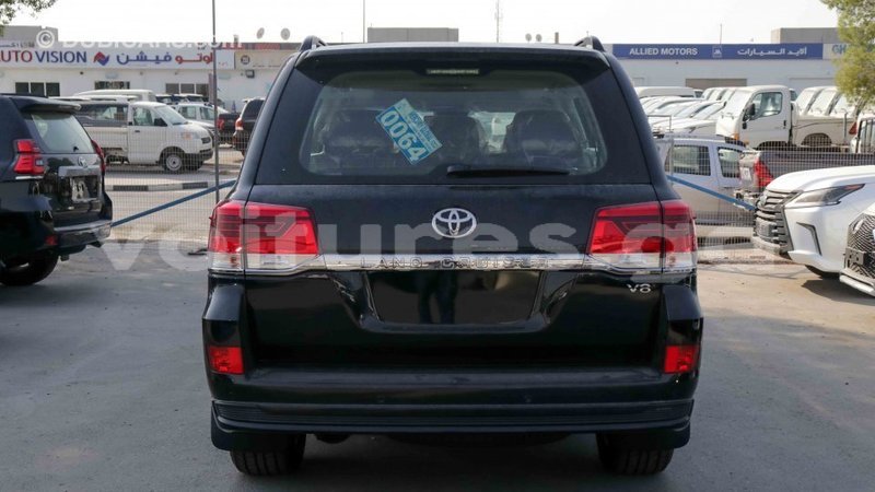 Big with watermark toyota land cruiser estuaire import dubai 4462