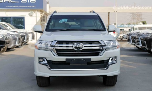 Acheter Import Voiture Toyota Land Cruiser Blanc à Import - Dubai, Estuaire Acheter Import Voiture Toyota Land Cruiser Blanc à Import - Dubai, Estuaire