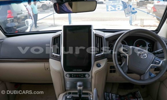 Acheter Import Voiture Toyota Land Cruiser Blanc à Import - Dubai, Estuaire Acheter Import Voiture Toyota Land Cruiser Blanc à Import - Dubai, Estuaire