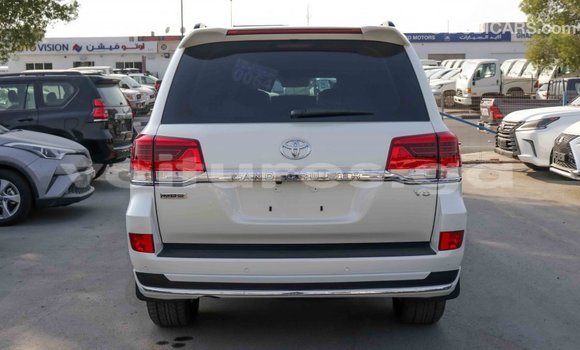 Acheter Import Voiture Toyota Land Cruiser Blanc à Import - Dubai, Estuaire Acheter Import Voiture Toyota Land Cruiser Blanc à Import - Dubai, Estuaire