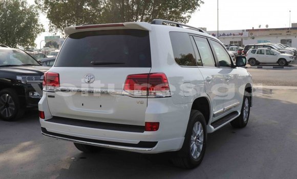 Acheter Import Voiture Toyota Land Cruiser Blanc à Import - Dubai, Estuaire Acheter Import Voiture Toyota Land Cruiser Blanc à Import - Dubai, Estuaire