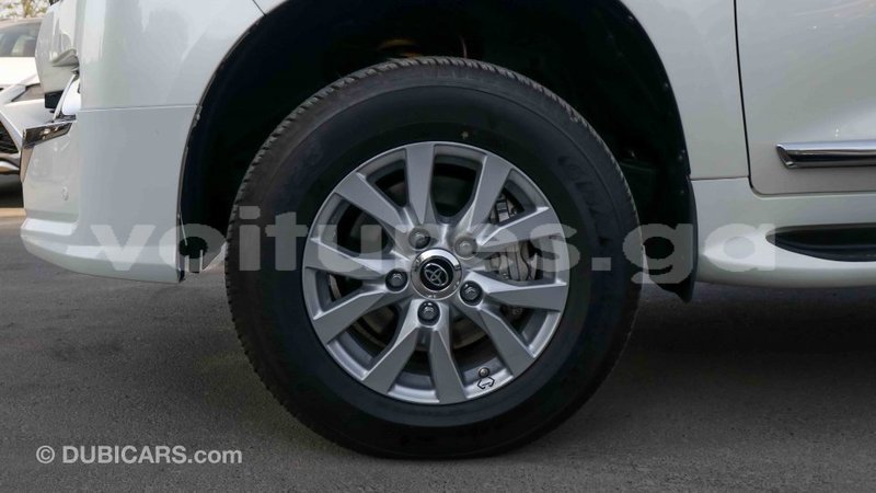 Big with watermark toyota land cruiser estuaire import dubai 4465