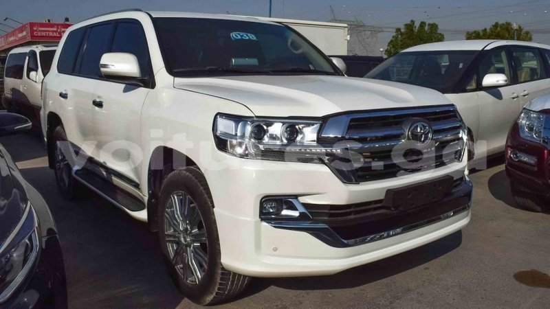 Big with watermark toyota land cruiser estuaire import dubai 4475