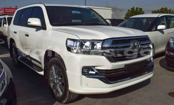 Acheter Import Voiture Toyota Land Cruiser Blanc à Import - Dubai, Estuaire Acheter Import Voiture Toyota Land Cruiser Blanc à Import - Dubai, Estuaire