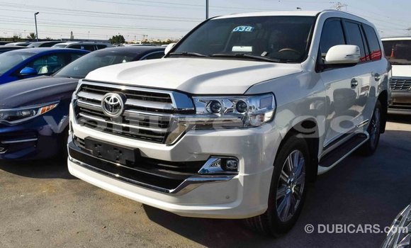 Acheter Import Voiture Toyota Land Cruiser Blanc à Import - Dubai, Estuaire Acheter Import Voiture Toyota Land Cruiser Blanc à Import - Dubai, Estuaire