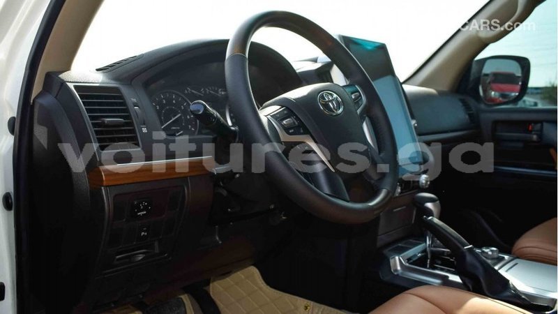 Big with watermark toyota land cruiser estuaire import dubai 4475