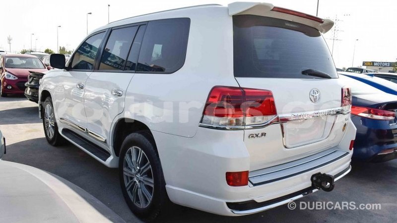 Big with watermark toyota land cruiser estuaire import dubai 4475