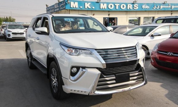 Acheter Import Voiture Toyota Fortuner Blanc à Import - Dubai, Estuaire Acheter Import Voiture Toyota Fortuner Blanc à Import - Dubai, Estuaire