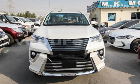 Acheter Import Voiture Toyota Fortuner Blanc à Import - Dubai, Estuaire Acheter Import Voiture Toyota Fortuner Blanc à Import - Dubai, Estuaire