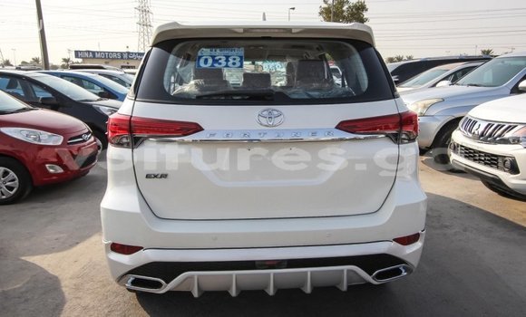 Acheter Import Voiture Toyota Fortuner Blanc à Import - Dubai, Estuaire Acheter Import Voiture Toyota Fortuner Blanc à Import - Dubai, Estuaire