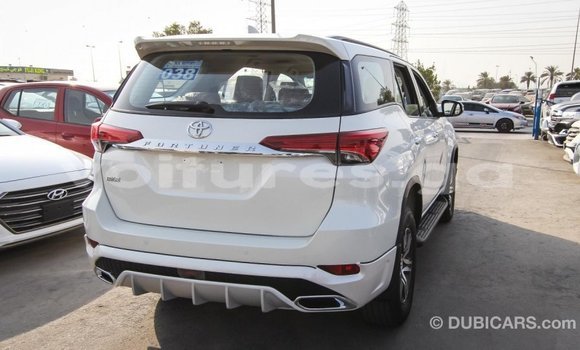 Acheter Import Voiture Toyota Fortuner Blanc à Import - Dubai, Estuaire Acheter Import Voiture Toyota Fortuner Blanc à Import - Dubai, Estuaire