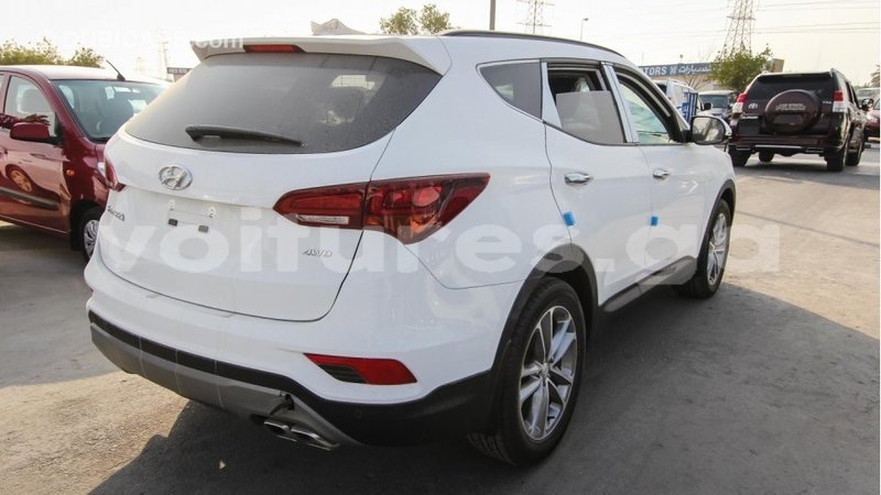 Big with watermark hyundai santa fe estuaire import dubai 4479