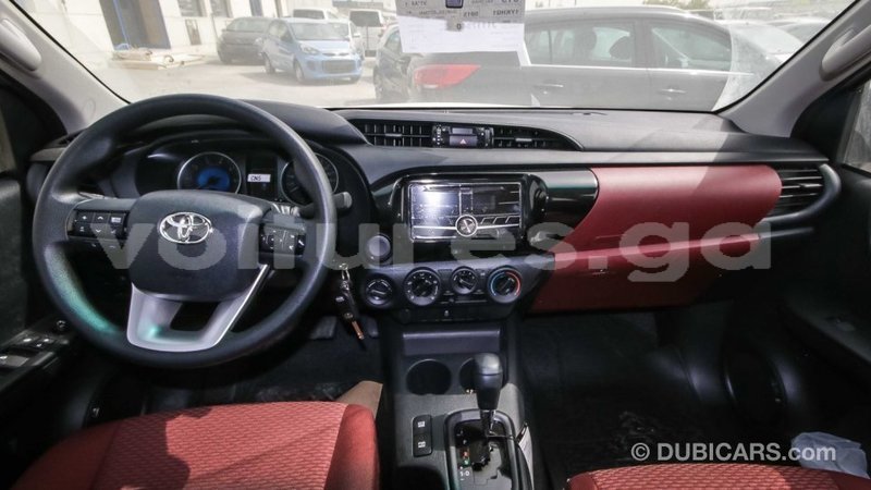 Big with watermark toyota hilux estuaire import dubai 4480