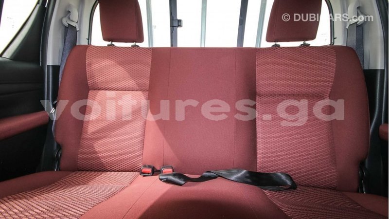 Big with watermark toyota hilux estuaire import dubai 4480