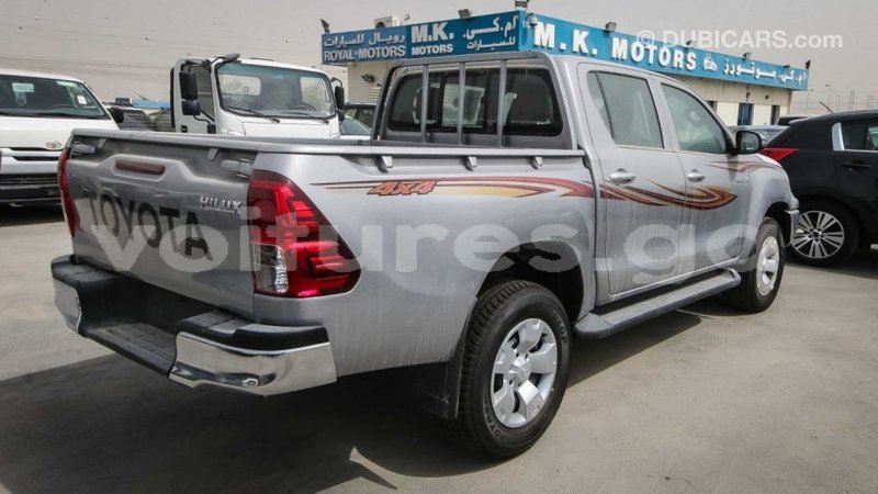 Big with watermark toyota hilux estuaire import dubai 4480