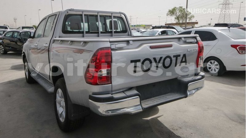 Big with watermark toyota hilux estuaire import dubai 4480