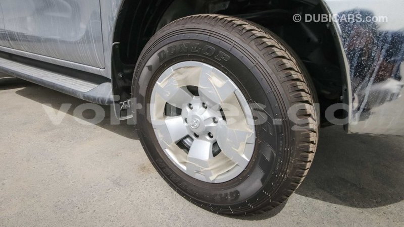 Big with watermark toyota hilux estuaire import dubai 4480