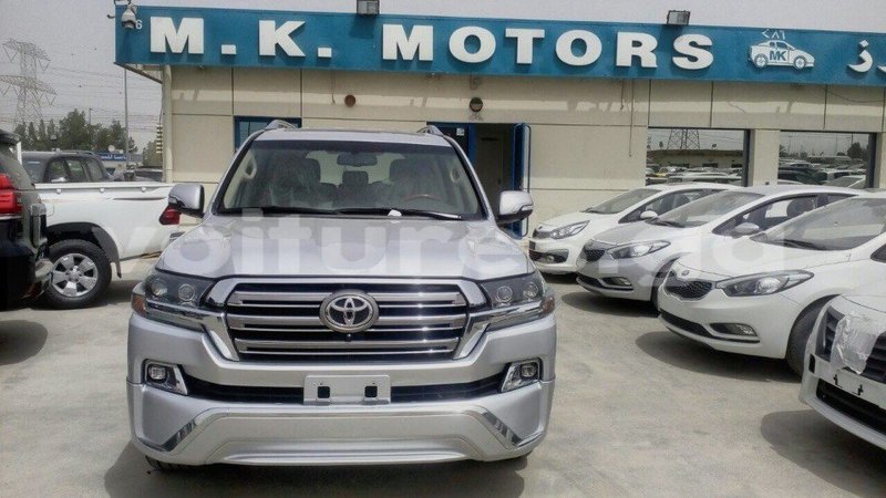 Big with watermark toyota land cruiser estuaire import dubai 4485