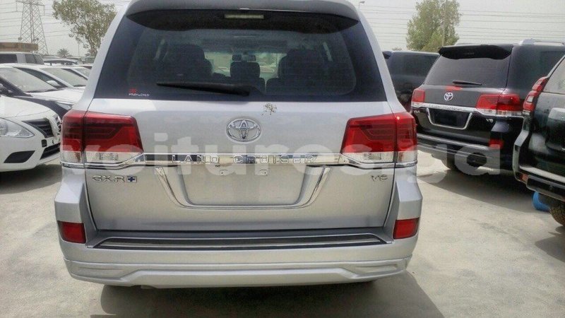 Big with watermark toyota land cruiser estuaire import dubai 4485