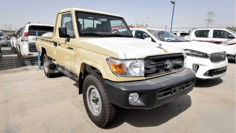 Big with watermark toyota land cruiser estuaire import dubai 4486