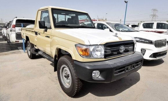 Acheter Import Voiture Toyota Land Cruiser Beige à Import - Dubai, Estuaire Acheter Import Voiture Toyota Land Cruiser Beige à Import - Dubai, Estuaire