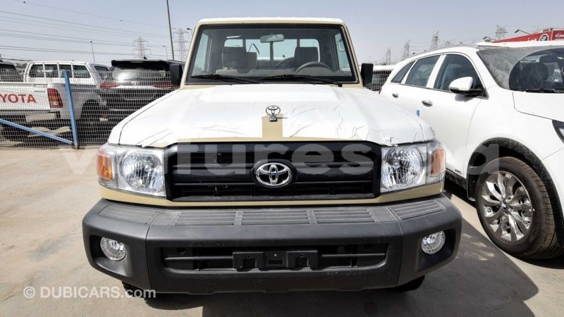 Big with watermark toyota land cruiser estuaire import dubai 4486