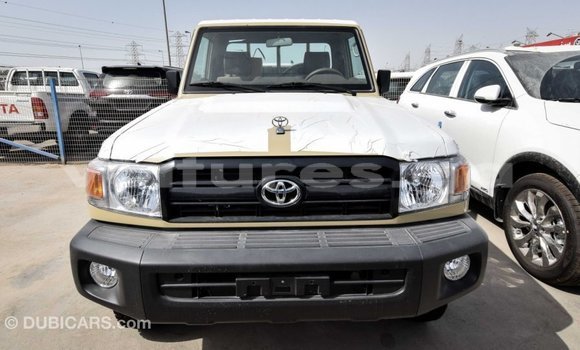 Acheter Import Voiture Toyota Land Cruiser Beige à Import - Dubai, Estuaire Acheter Import Voiture Toyota Land Cruiser Beige à Import - Dubai, Estuaire
