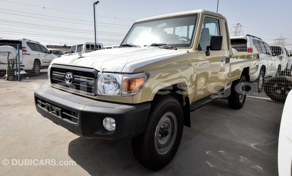 Acheter Import Voiture Toyota Land Cruiser Beige à Import - Dubai, Estuaire Acheter Import Voiture Toyota Land Cruiser Beige à Import - Dubai, Estuaire