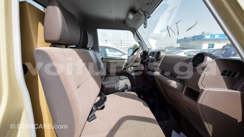 Big with watermark toyota land cruiser estuaire import dubai 4486