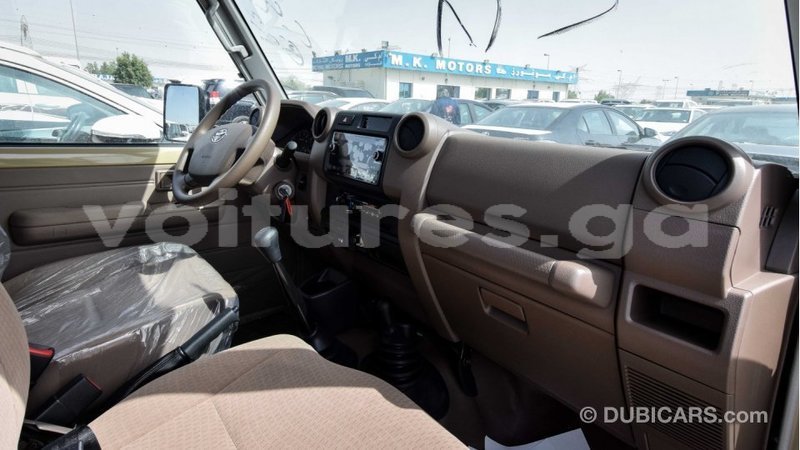 Big with watermark toyota land cruiser estuaire import dubai 4486