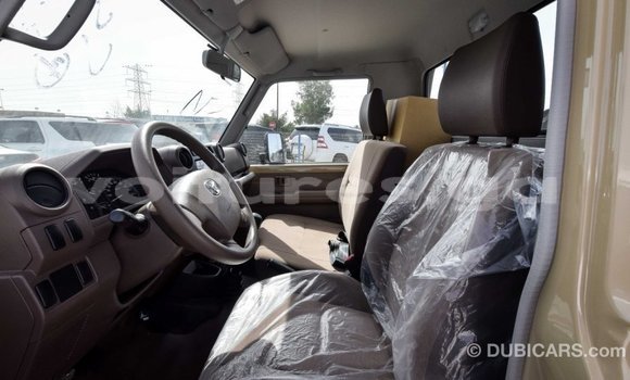 Acheter Import Voiture Toyota Land Cruiser Beige à Import - Dubai, Estuaire Acheter Import Voiture Toyota Land Cruiser Beige à Import - Dubai, Estuaire