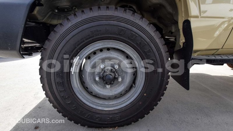 Big with watermark toyota land cruiser estuaire import dubai 4486