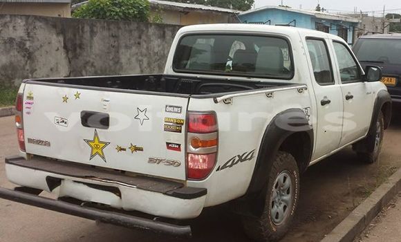 Sayi Na hannu Mazda B–series White Mota in Libreville a estuary Sayi Na hannu Mazda B–series White Mota in Libreville a estuary