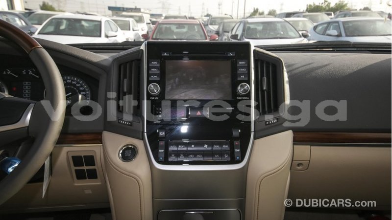 Big with watermark toyota land cruiser estuaire import dubai 4488