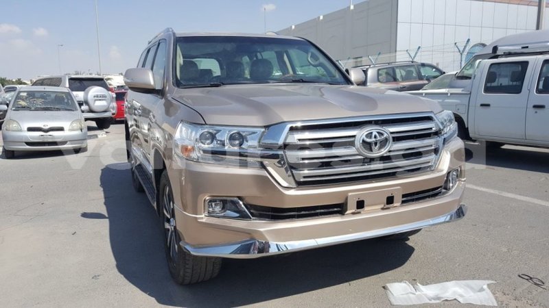 Big with watermark toyota land cruiser estuaire import dubai 4489