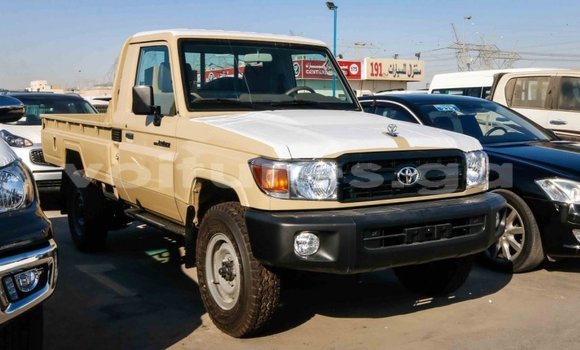 Acheter Import Voiture Toyota Land Cruiser Beige à Import - Dubai, Estuaire Acheter Import Voiture Toyota Land Cruiser Beige à Import - Dubai, Estuaire