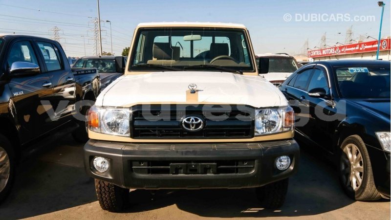 Big with watermark toyota land cruiser estuaire import dubai 4491