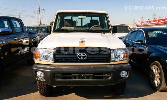 Acheter Import Voiture Toyota Land Cruiser Beige à Import - Dubai, Estuaire Acheter Import Voiture Toyota Land Cruiser Beige à Import - Dubai, Estuaire